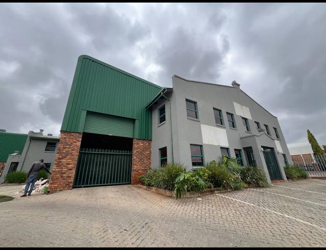 300M² WAREHOUSE TO LET IN LASER PARK